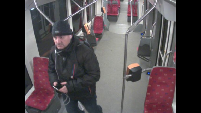 Neznámy muž v električke