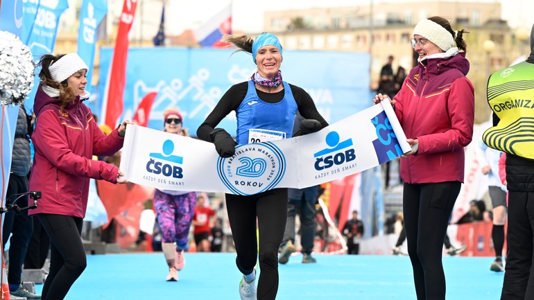 Zuzana Polohová sa teší z víťazstva 20. ročníku ČSOB Bratislava maratónu