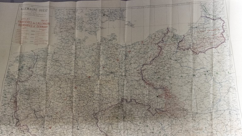 mapa k ratifikačnému protokolu mierovej zmluvy z Versailles z 10. novembra 1919 počas slávnostnej prezentácie troch významných ratifikačných protokolov mierových zmlúv z Versailles, Saint-Germain a Trianonu na Česko-slovenskej/Slovensko-českej výstave  v 
