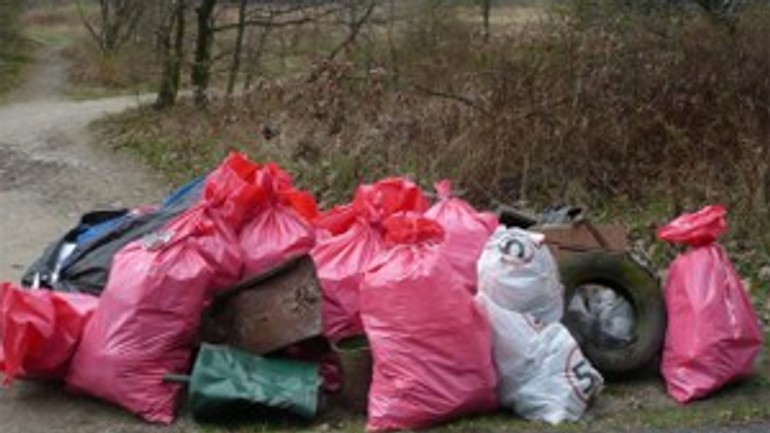 Na kráľovej hore vyzbierali takmer tonu odpadu - odpad_kralova_hora