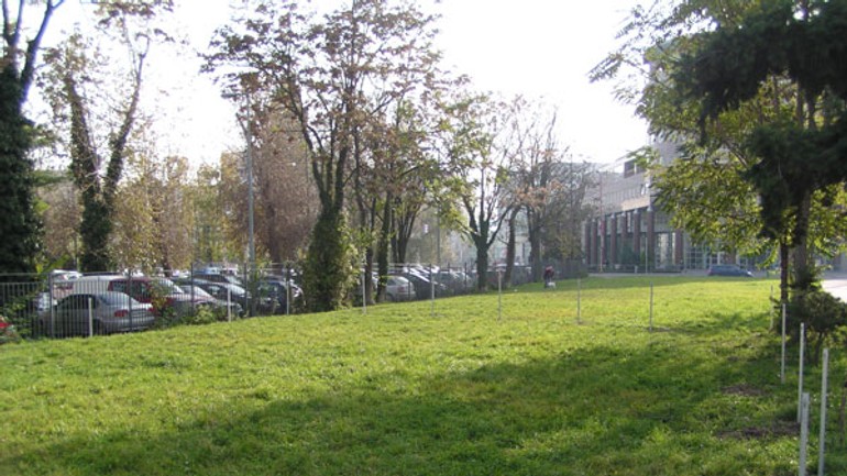 Občania sa pokúšajú v centre zachovať trávnatú plochu, zse chce parkovisko - Dostojevskeho3