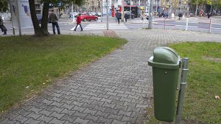 V ružinove osádzajú nové smetné koše - odpadkovy_kos_novy