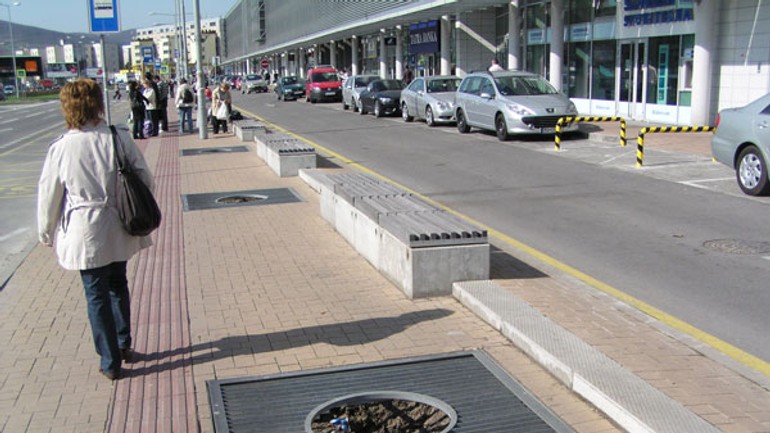 Vyrúbané stromy majú nahradiť nové - Bajkalska2