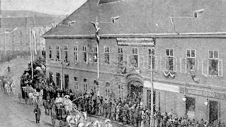 Cisársko-kráľovskí vojaci zaplnili mesto - 201030 pamatnik1