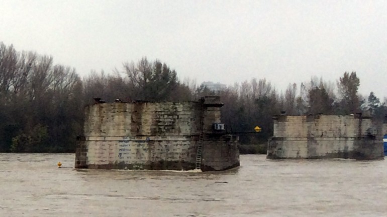 V stredu začnú búrať ďalší z pilierov starého mosta - starymost_pilier4