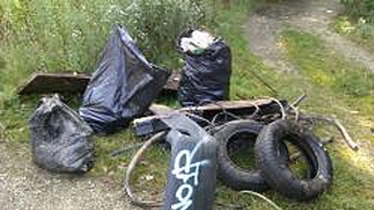 Dobrovoľníci v sobotu vyčistili okolie draždiaka - Drazdiak odpad