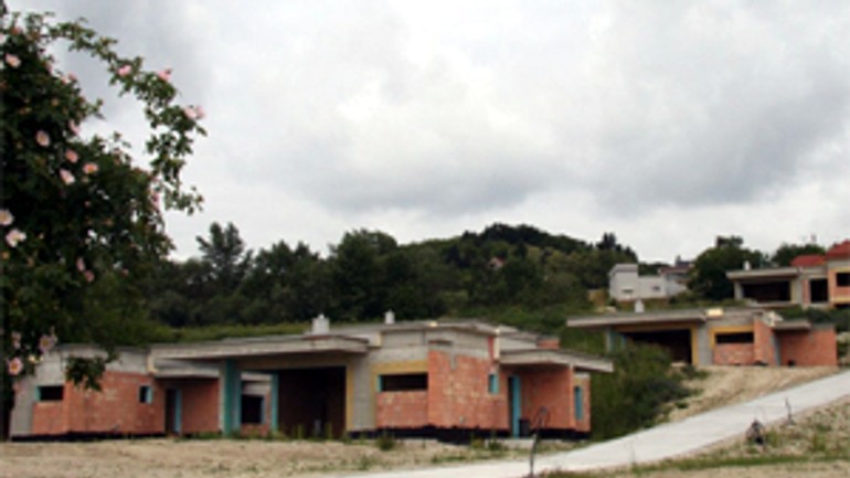 Stavebník napriek zákazu ďalej stavia, padlo už aj ďalšie trestné oznámenie - fixle