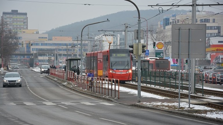 Veľká rekonštrukcia električkovej trate: odhodlajú sa v karlovke na bus pruhy? - elek karl