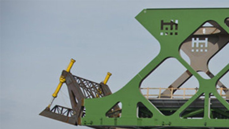 Koncom týždňa by sa mal most konečne spojiť - stary_most_koniec