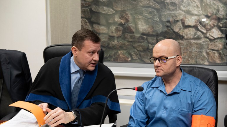 Na snímke obvinený Jaroslav Klinka (vpravo) v prípade lúpeže v dome zavraždeného advokáta Ernesta Valka