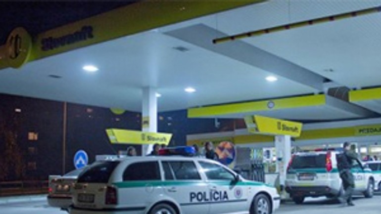 Lupič prepadol benzínovú pumpu na prievozskej ulici - Slovnaft pumpa