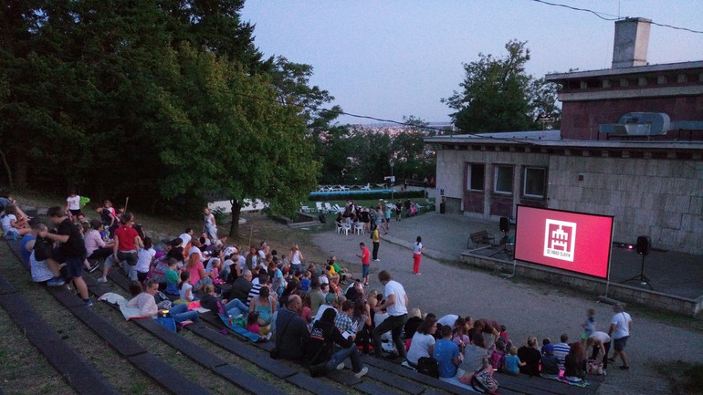 Letné kino na Mičuríne
