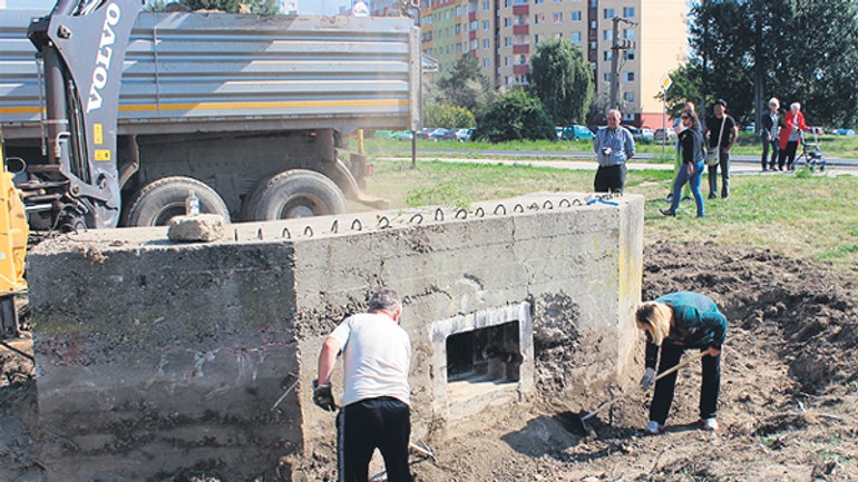 Na strečnianskej ulici vykopali nemeckú protitankovú stenu - strecnianska_stena1