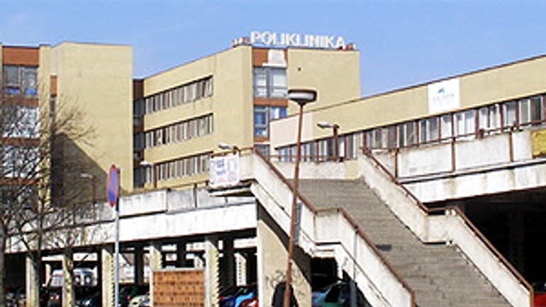 Kraj plánuje čiastočnú rekonštrukciu polikliniky v karlovej vsi - poliklinika_karlova_ves