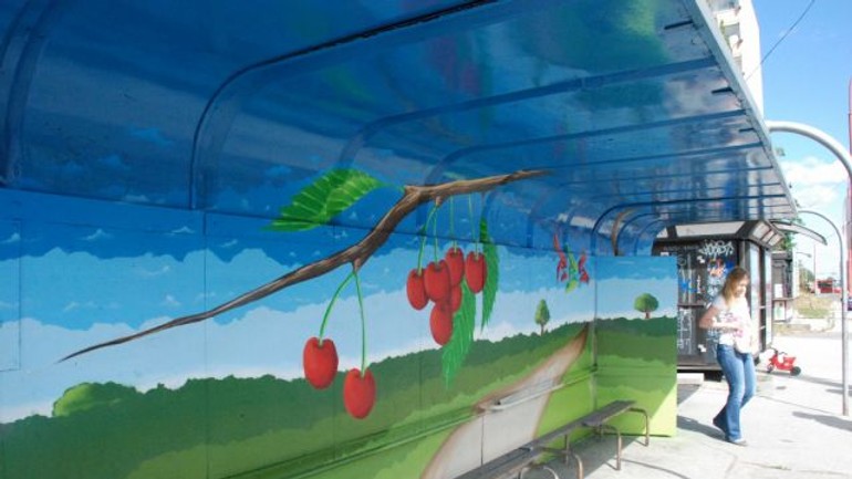 Umelci obnovili štyri zastávky mhd v dúbravke - MHD_ceresne