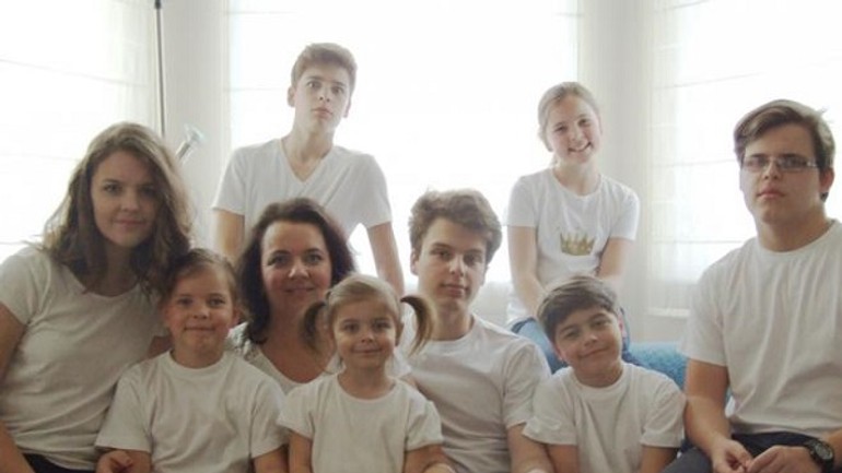 Máte viac než 4 deti? požiadajte mesto o finančnú pomoc! - Rodina osem deti