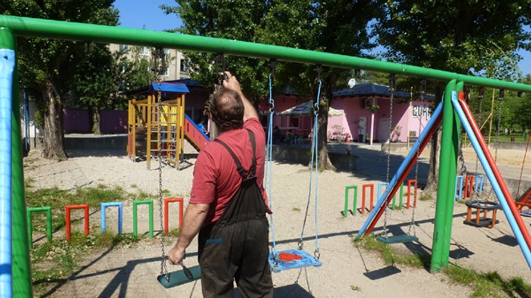 Volejbalové ihrisko na raketovej ulici dostalo novú sieť a lopty - raketova1