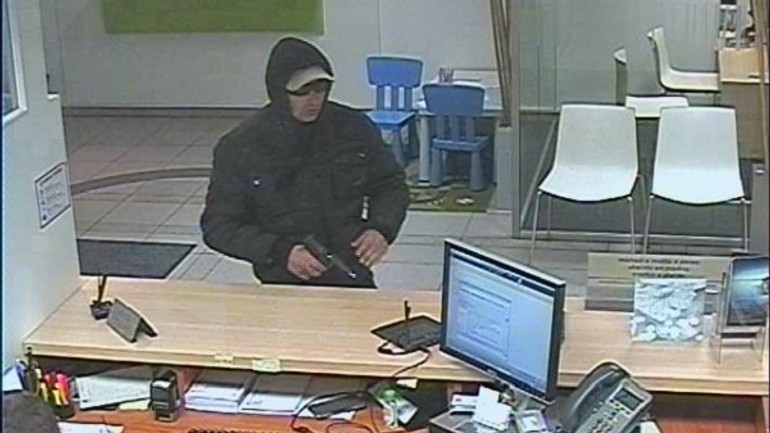 Nepoznáte ho? toto je bankový lupič - lupic4