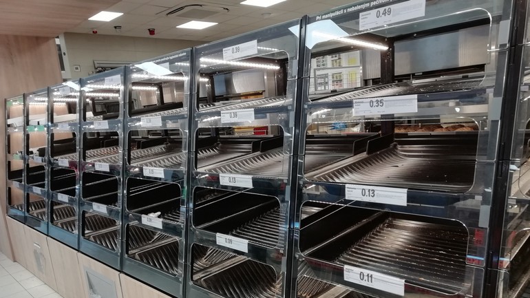 Prázdne regály - druhý obchod