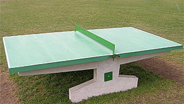 Na ihriskách možno hrať stolný tenis - stolnotenisovy_stol