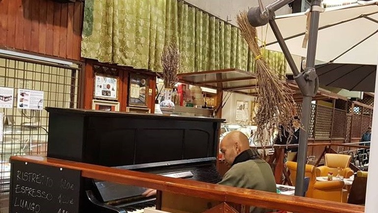 Klavirista na Trnavskom mýte