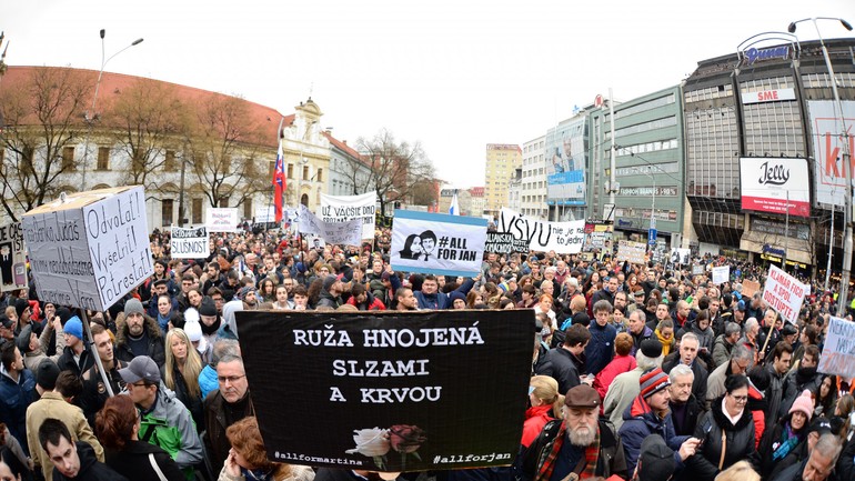 2. protest Postavme sa za slušné Slovensko na Námestí SNP