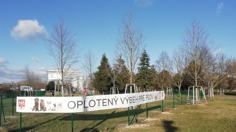 Oplotený výbeh pre psov Paneurópska vysoká škola Ružinov