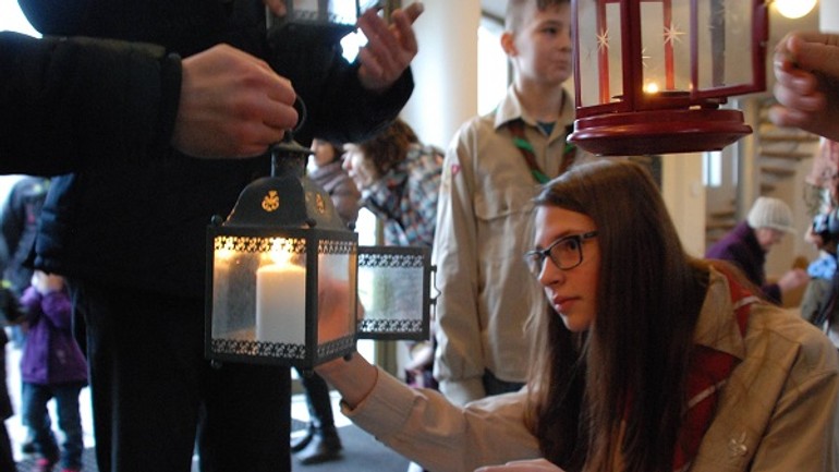 Svetlo z betlehema príde aj do dúbravky - svetlo