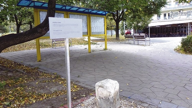 Kamenný stĺp neoznačuje hranicu mesta - Pamatnik