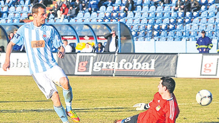 Šk slovan vykročil za obhajobou titulu víťazstvom - Skslovan1