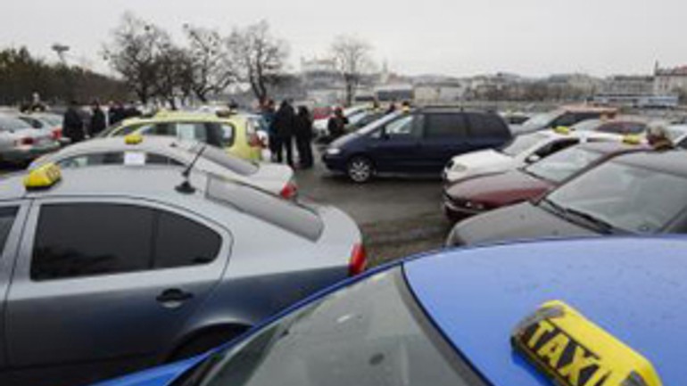 Nočná akcia: kontrolovali taxikárov - taxi_protest1