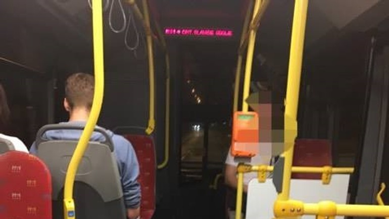 Vodiča mhd potrestali za to, že nechal dievča s bicyklom v noci na zastávke! - Nočák1