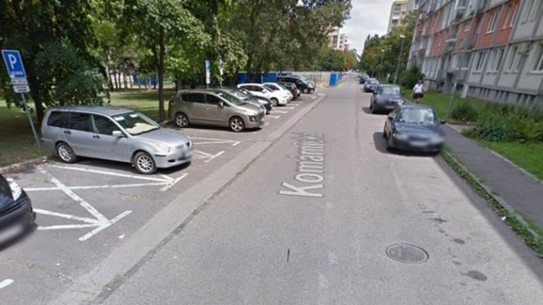 Vodič, ktorý zrazil a zranil dvoch podnapitých chodcov polícii zatiaľ uniká... - Komarnicka