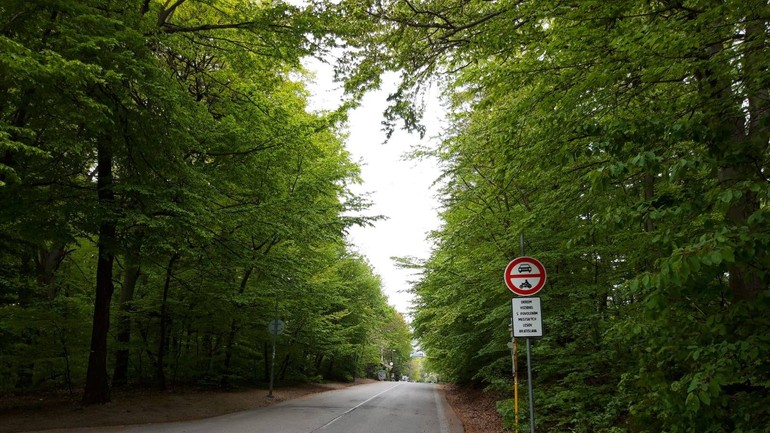 Dopravná značka na Kamzíku