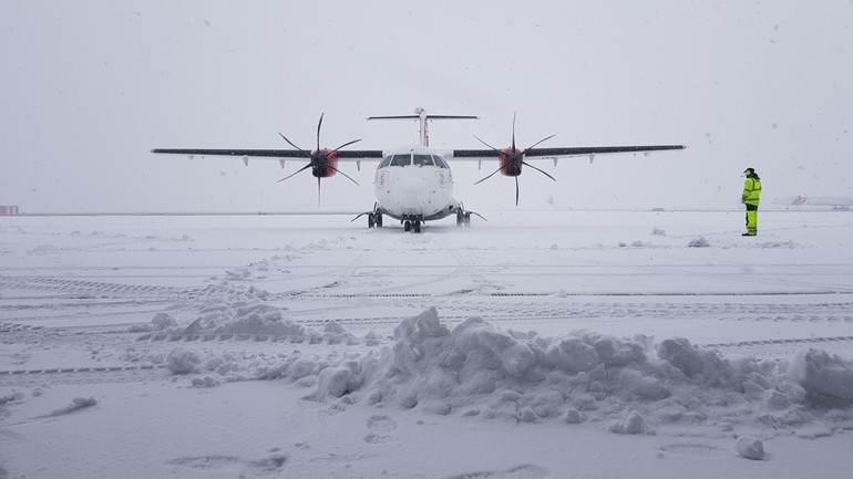 Zasnežené pristávacie letiskové dráhy