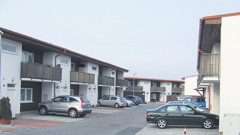 Majú skolaudované domy, chýba cesta a osvetlenie - Majoranova1