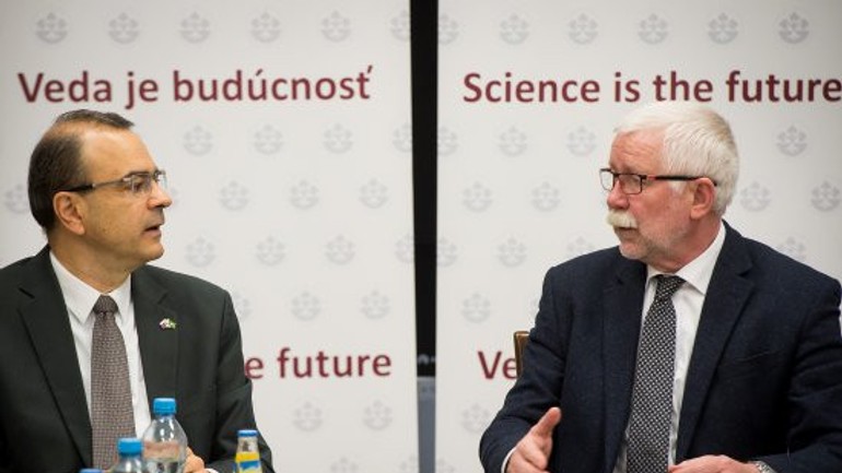 Veľvyslanec Brazílie Balduino na rokovaní s predsedom SAV Palvom Šajgalíkom