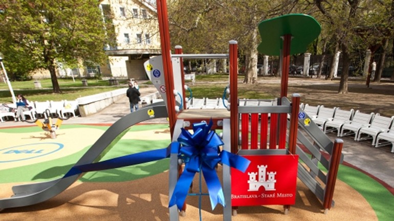 V starom meste sa rozbieha projekt bezpečných ihrísk - Medicka2