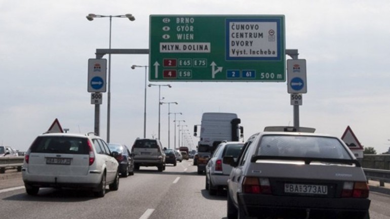 Pri nehode na prístavnom moste sa dvaja ľudia zranili - pristavny