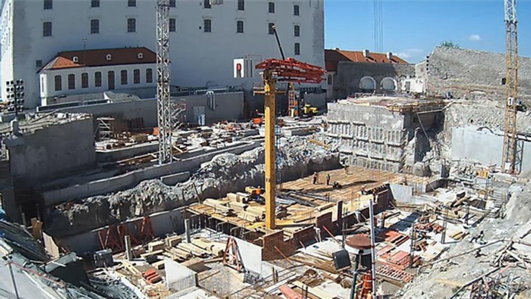 Rekonštrukciu ponúkajú už aj naživo - hrad_prace1