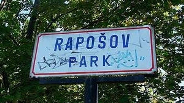 V parku vymenili polovicu lavičiek, na ostatné nie sú peniaze - Raposov park