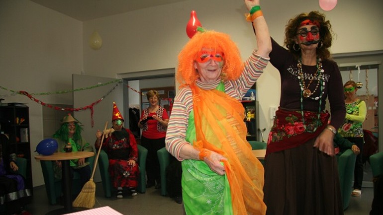 Foto: račianski dôchodcovia v dennom stacionári mali karneval - IMG_0150