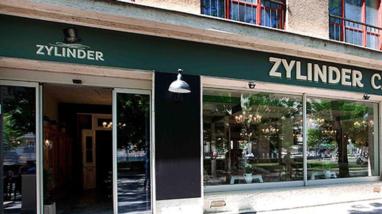 Na hviezdoslavovom námestí otvorili reštauráciu zylinder - Zylinder1