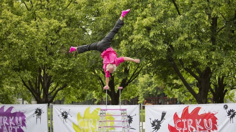 Artisti i žongléri: festival cirkul´art sa predstaví aj v karlovej vsi - cirkulart-2016-00033