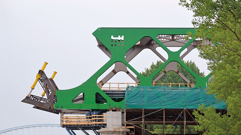 Most už priznal farbu - bude zelený - starymost_zeleny01