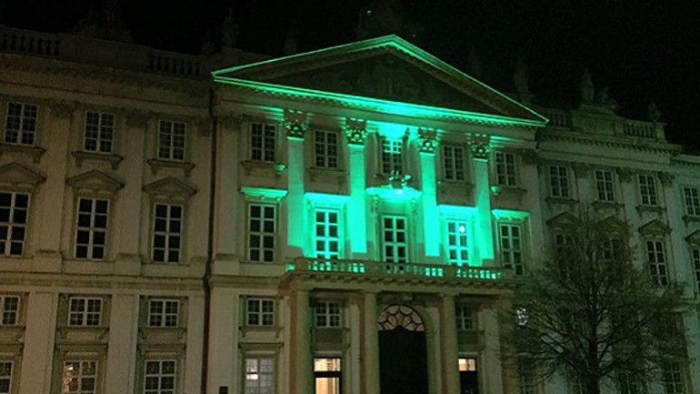 Primaciálny palác sa rozsvietil na zeleno - magistrat zeleny