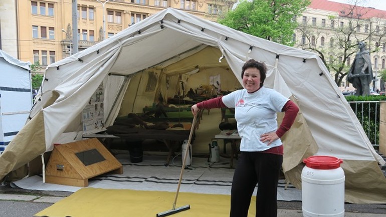 Na námestí snp postavili poľnú nemocnicu - prečo? - Polní nemocnice Lékařů bez hranic v Bratislavě. Na snímku Jitka Kosíková_autor foto Iveta Polochová, Lékaři bez hranic