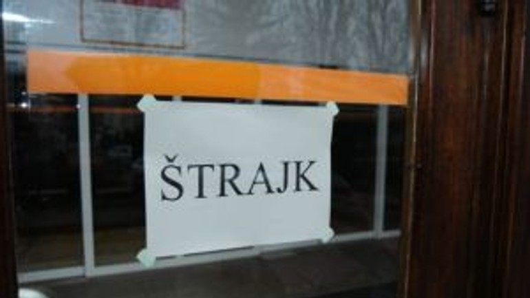 Zš sokolíkova si dnes zvolila osobitú formu štrajku - Strajk skola