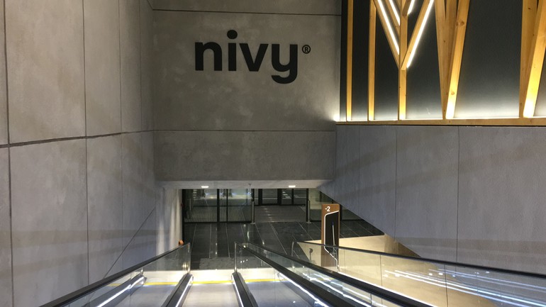 Vstup do podzemnej garáže Nivy