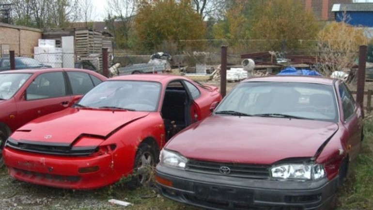 Tomáša pri pokuse o vlámanie na vrakovisko vyrušil vrátnik a na úteku ho chytili policajti - Vrakovisko